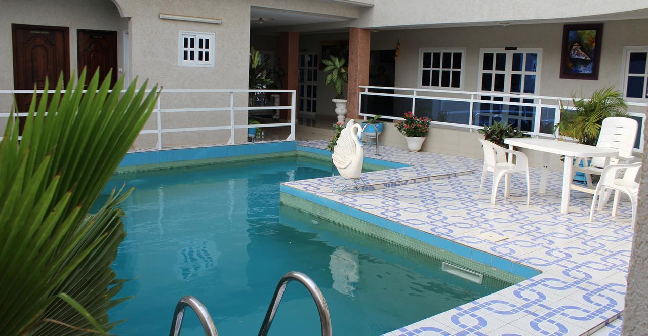 Agla Hotel Lome Exterior photo