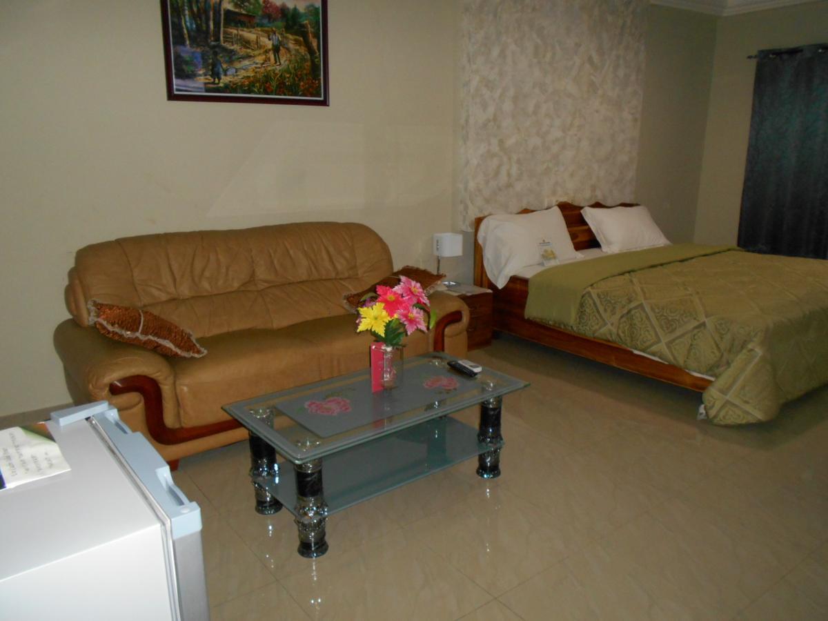Agla Hotel Lome Exterior photo