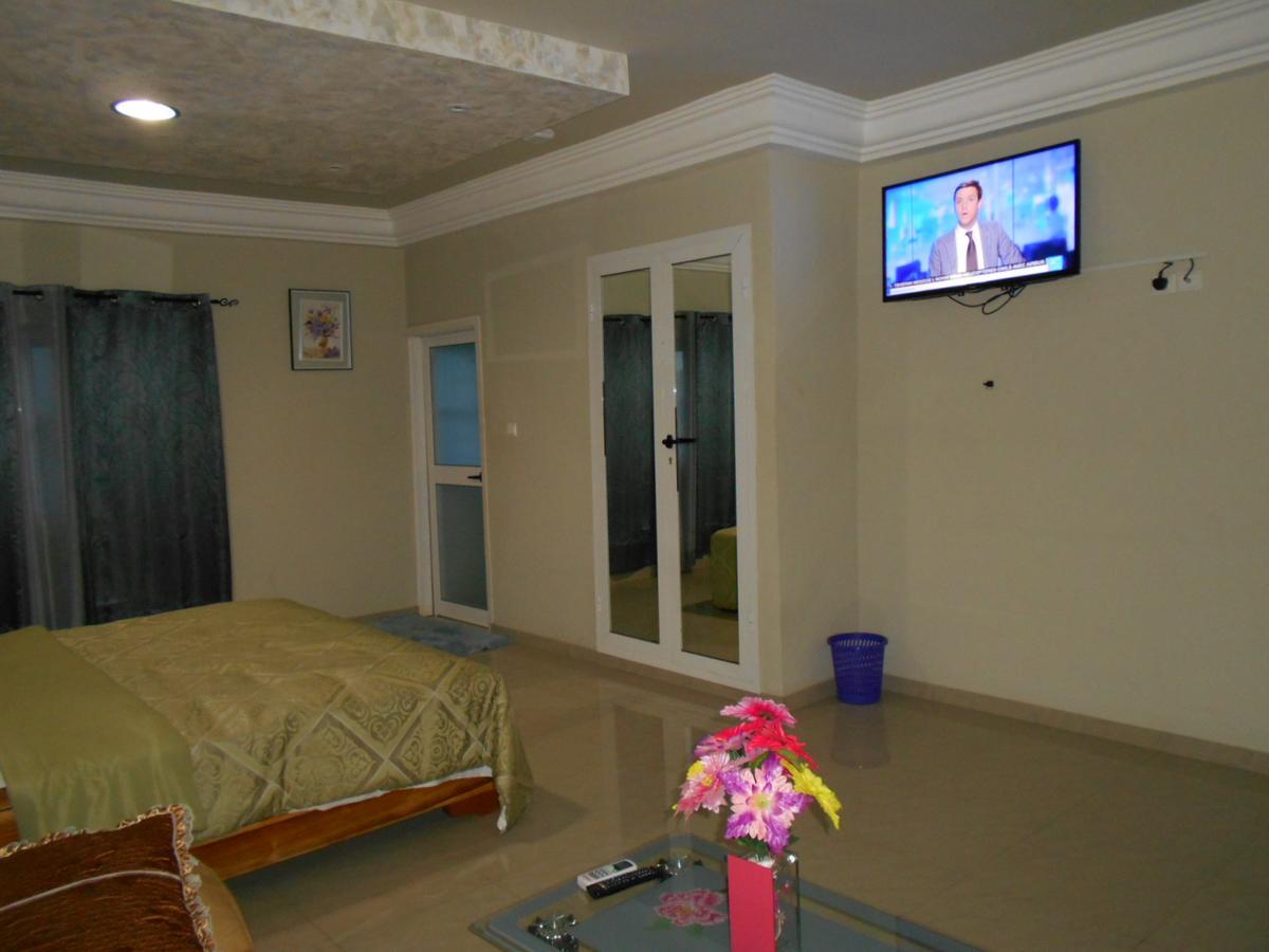 Agla Hotel Lome Exterior photo