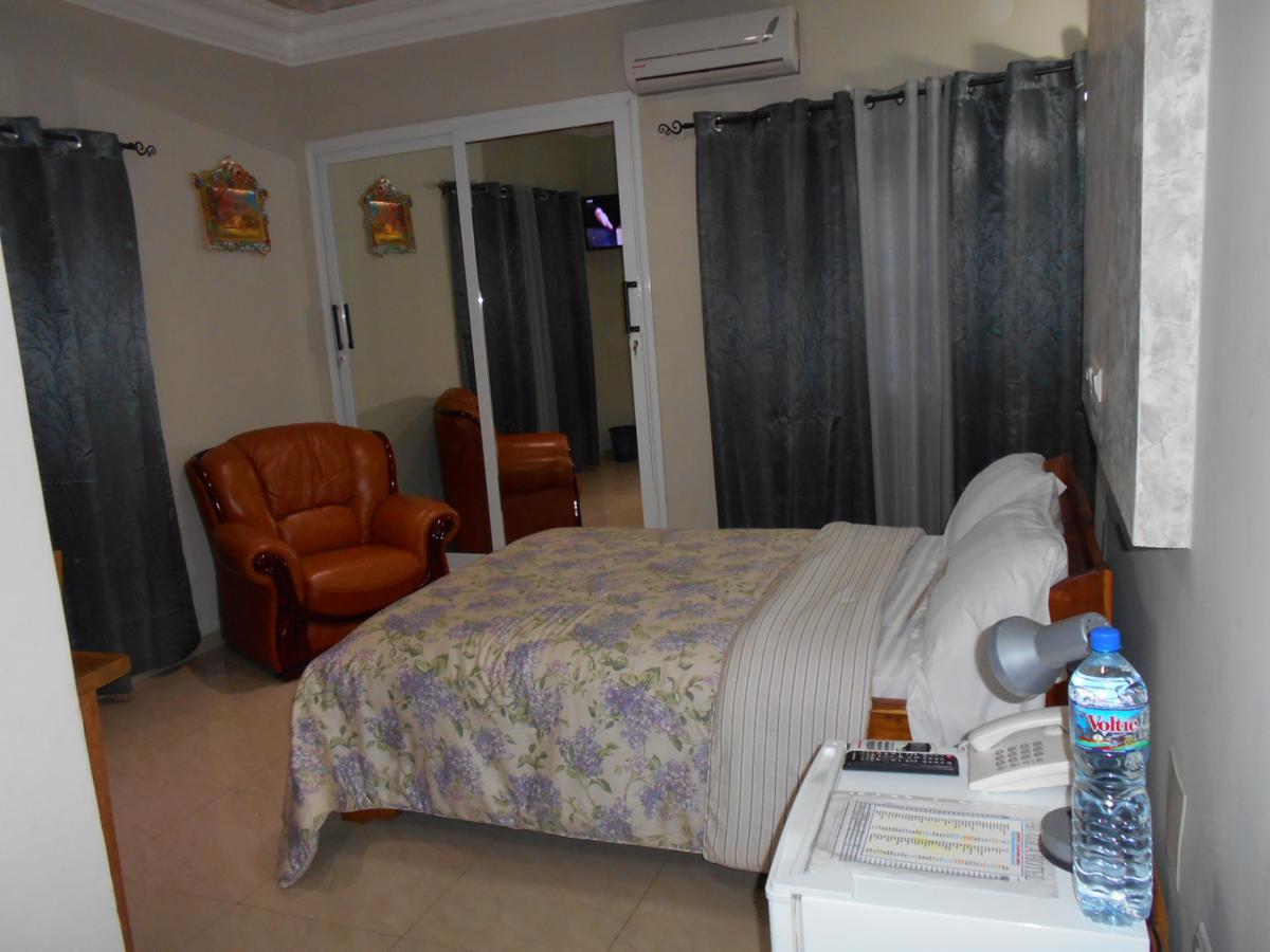 Agla Hotel Lome Exterior photo