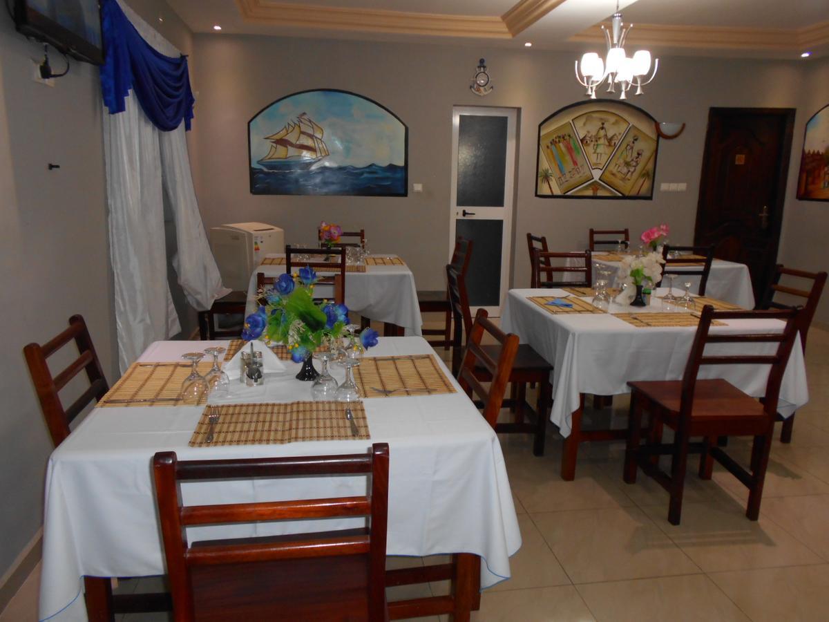 Agla Hotel Lome Exterior photo