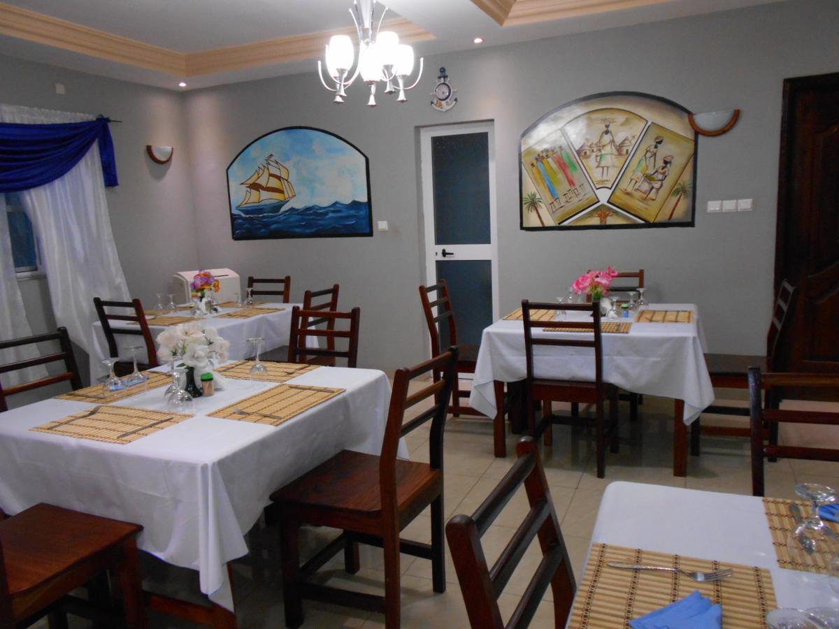 Agla Hotel Lome Exterior photo