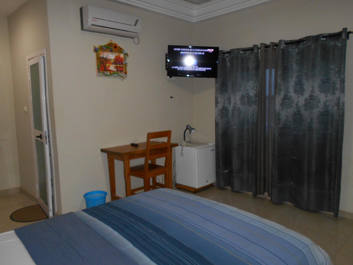 Agla Hotel Lome Exterior photo